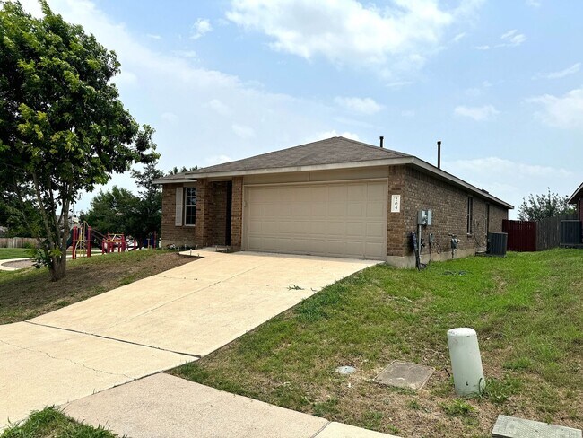 Foto del edificio - Beautifully 3 Bed, 2 Bath Renovated Home Near Austin – Spacious Layout & Community Perks
