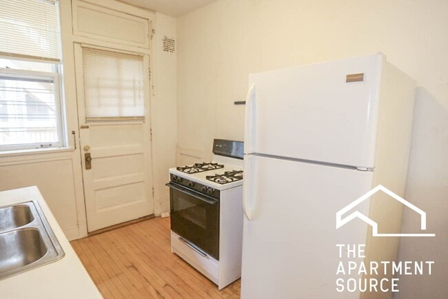 Building Photo - 5055 N Damen Ave