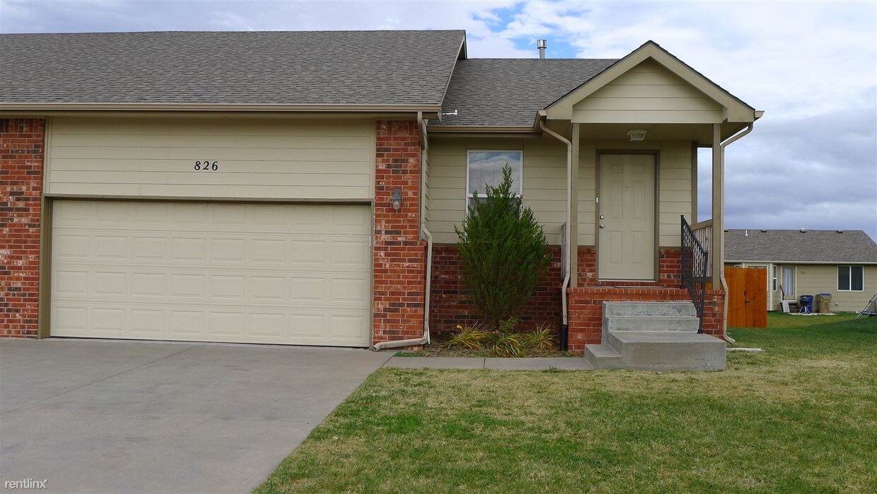 Primary Photo - 3 br, 2 bath Duplex - 826 E Ramblewood St