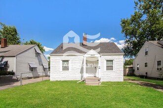 Building Photo - 1947 Glenridge Dr