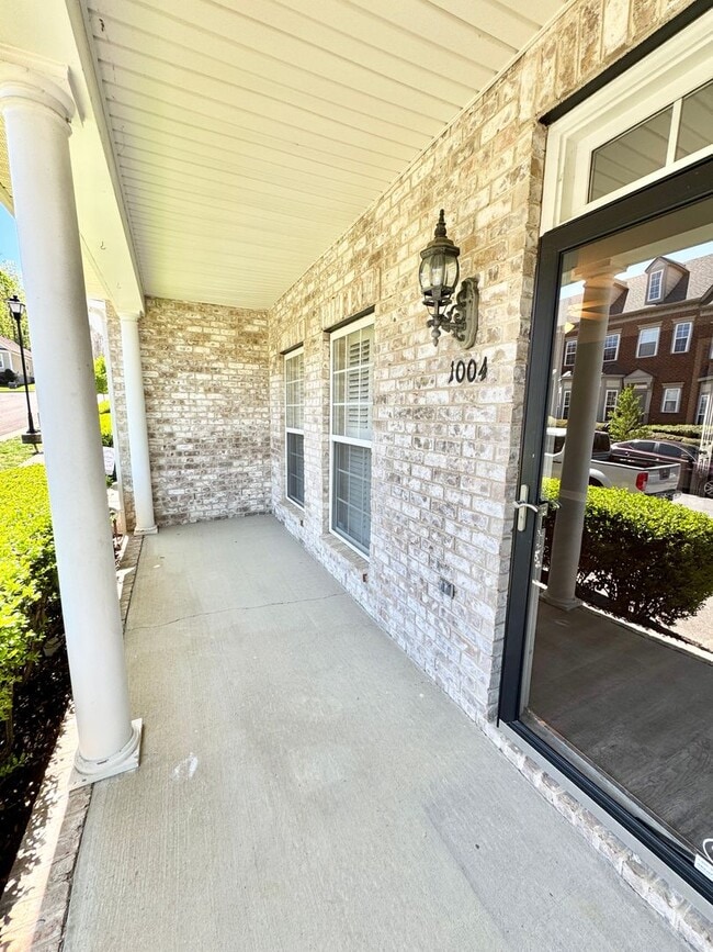Photo - 3 Bed, 2.5 Bath Townhome w/ 2 Car Garage