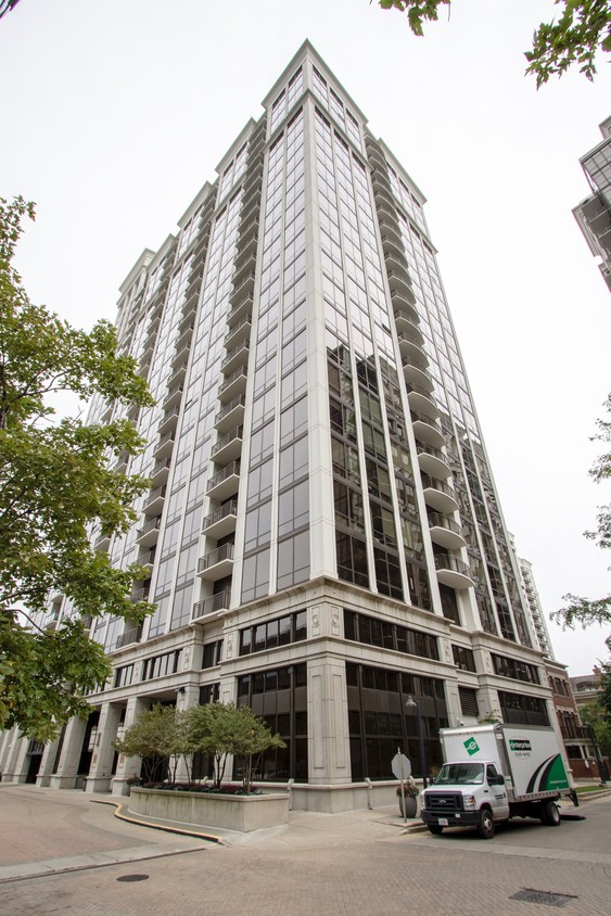 Foto principal - 233 E 13th St