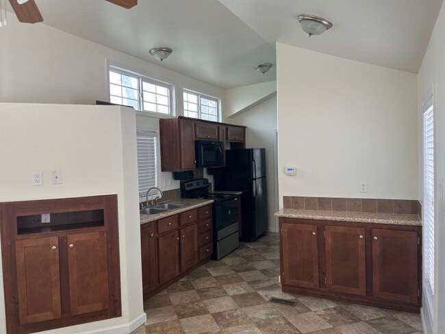 Foto del edificio - 2211 Ashberry Ave