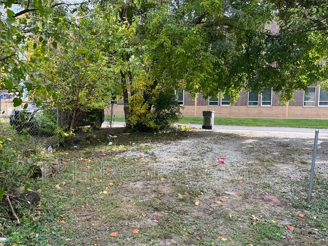 Building Photo - 1029 N Parker Ave