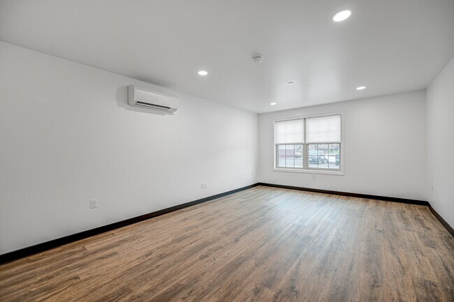 Building Photo - 515 Penn St