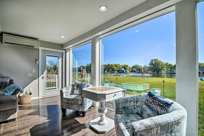 Foto del edificio - 2712 Shorewood Dr