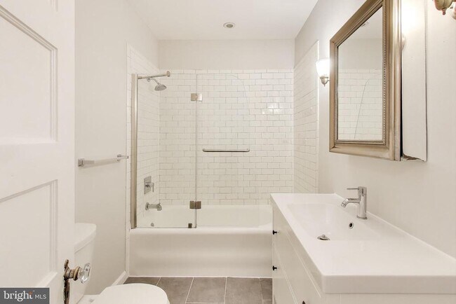 Foto del edificio - 628 Madison St NW