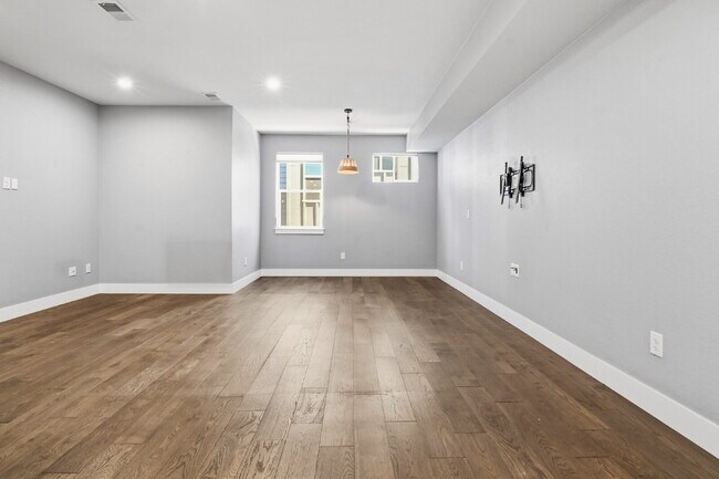 Foto del edificio - $2,995.95, 2 bed, 2 full and 2 half bathroom with a gorgeous terrace.