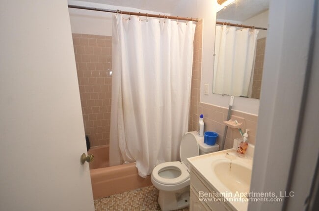 Foto del edificio - 226 Parker Hill Ave