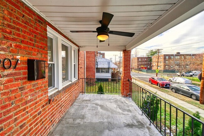 Photo - 1907 R St SE House