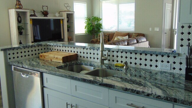 Building Photo - 1809 Ruby Dr