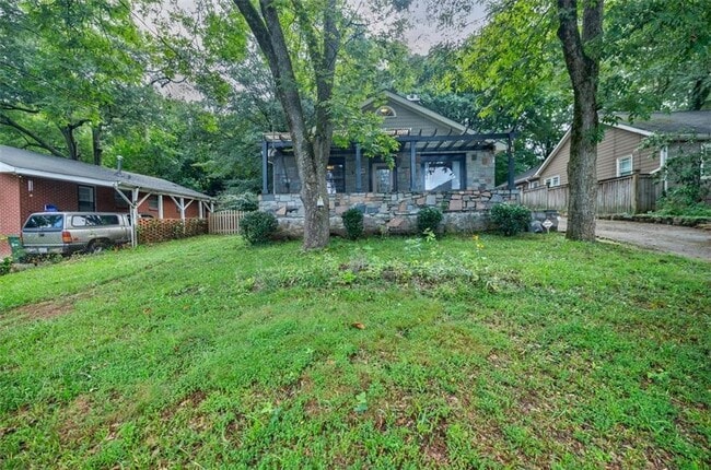 Building Photo - 183 Locust St NE