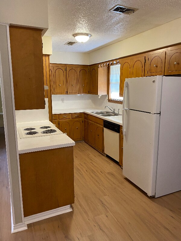 Foto del edificio - 9006 Woodbine Dr