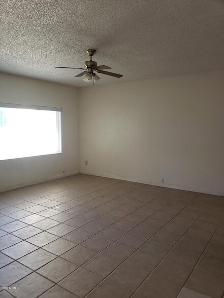 Foto del edificio - 3327 W Joan De Arc Ave