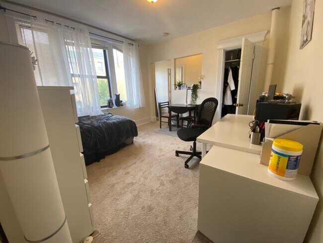 Foto del edificio - 54 Burbank St