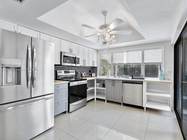 Foto del edificio - 5800 NE 18th Ave