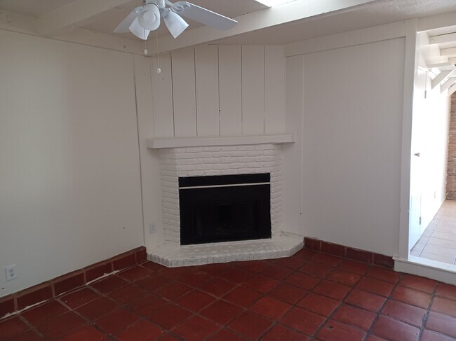 Building Photo - 3685 Longfellow St