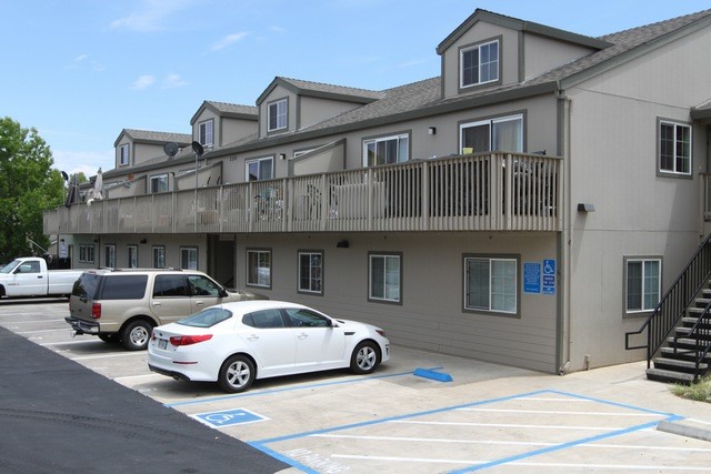 Exterior de los apartamentos Gold Oaks - Gold Oaks Apartments