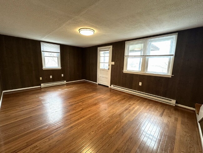 Building Photo - Updated 3 Bedroom Duplex in Finksburg