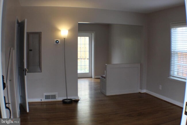Building Photo - 2205 6th St S