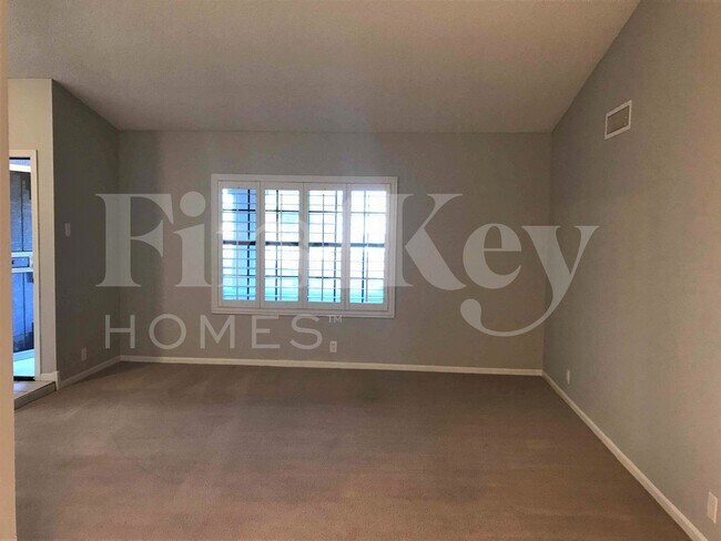 Building Photo - 12925 N 73rd Ave