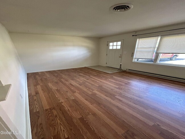 Building Photo - 10 Grove Pl