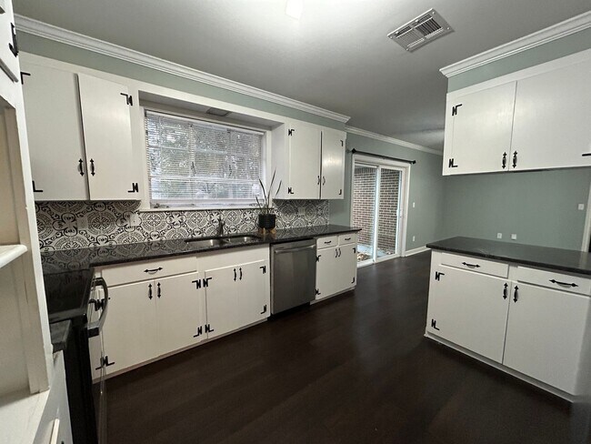 Foto del edificio - Spacious Shreve Island Home