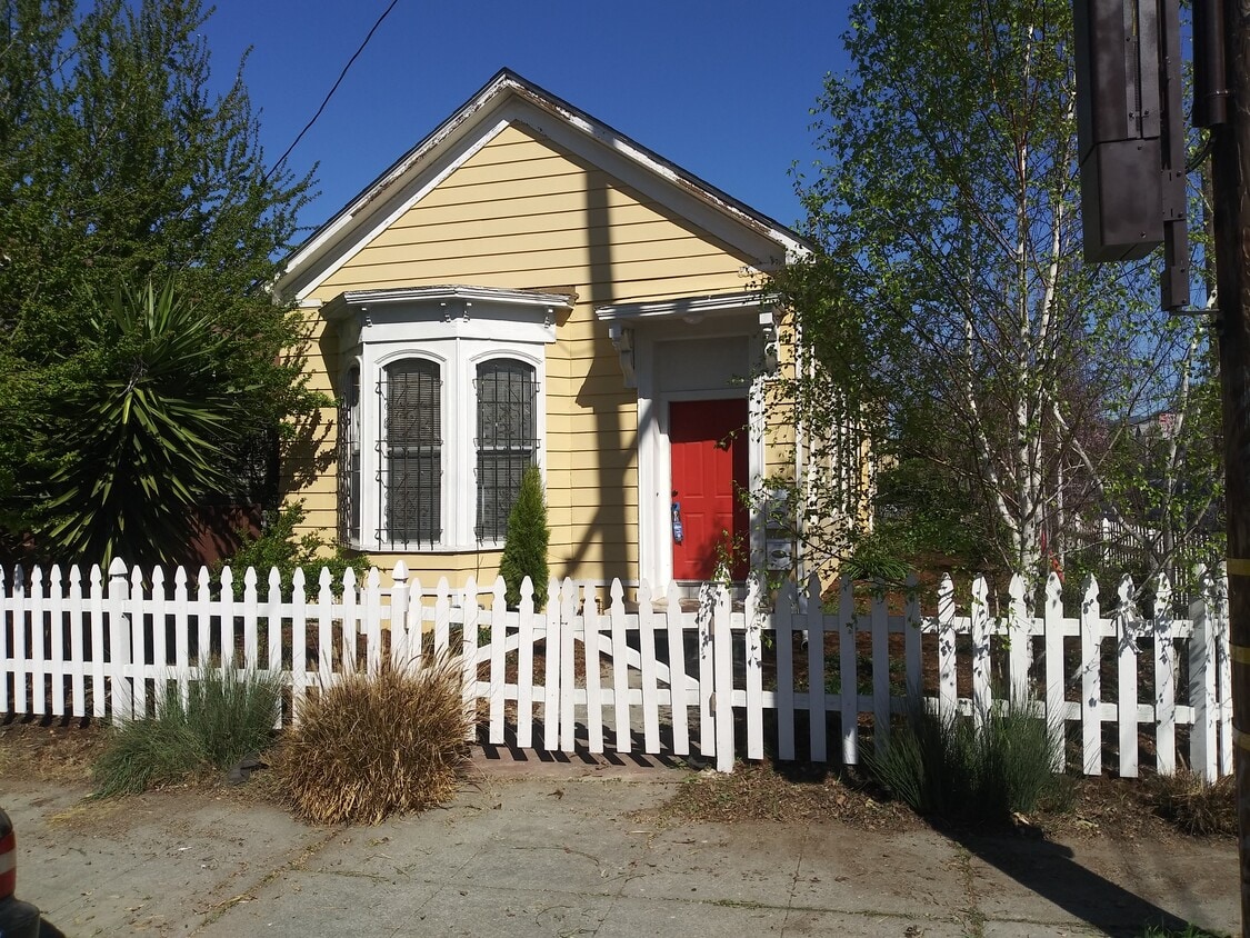 1052 30th St, Oakland, CA 94608 House Rental in Oakland, CA