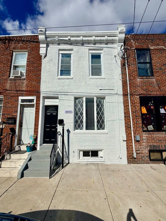 Foto principal - Charming 2-bedroom, 1-bathroom home in the...