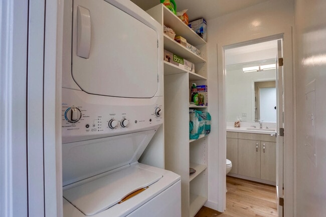 Building Photo - 450 S Sierra Ave