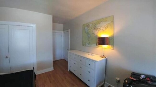 Building Photo - Studio, 1 bath House - 905 NE 43rd St, #209