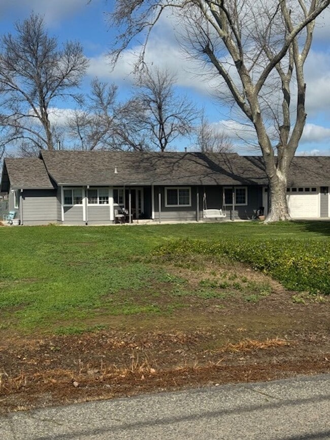 Foto del edificio - Country Style Living in this Charmin Home in Anderson