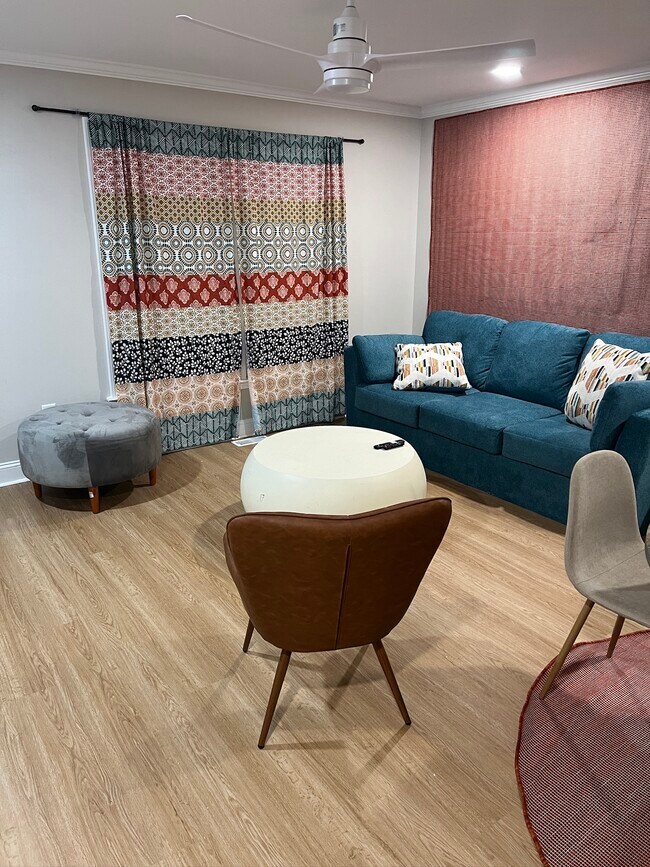 sala de estar (compartida) - 2006 Linda Jones Ave