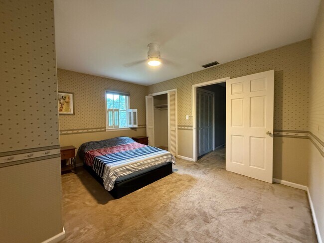 Foto del edificio - 2402 Delgado Dr