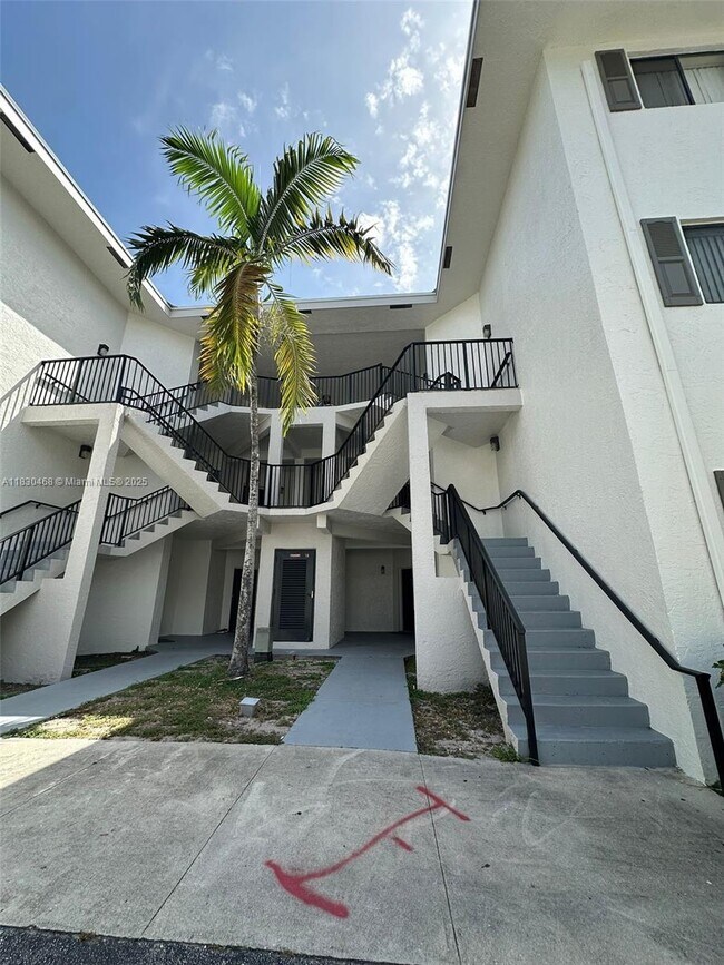 Building Photo - 2445 SW 18th Terrace