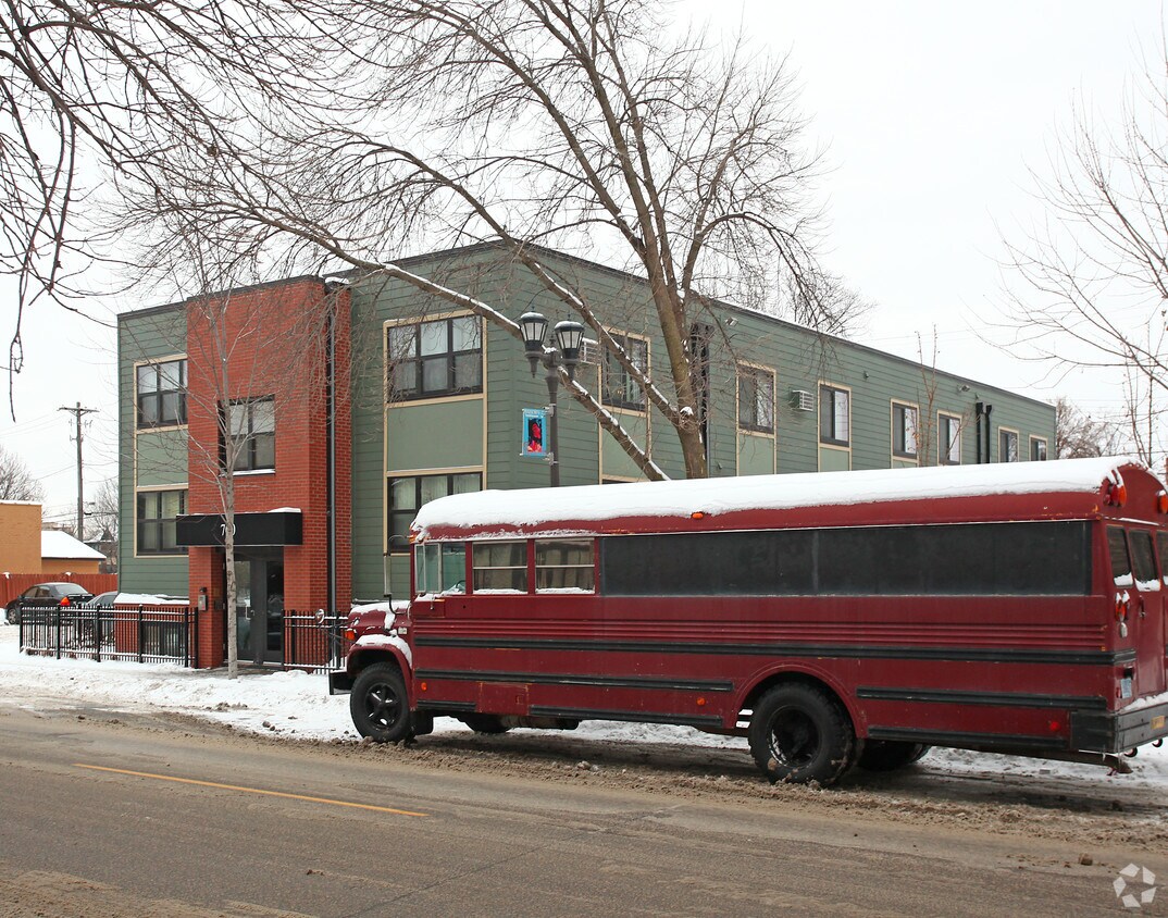 Building Photo - Tri-Stone Apartments