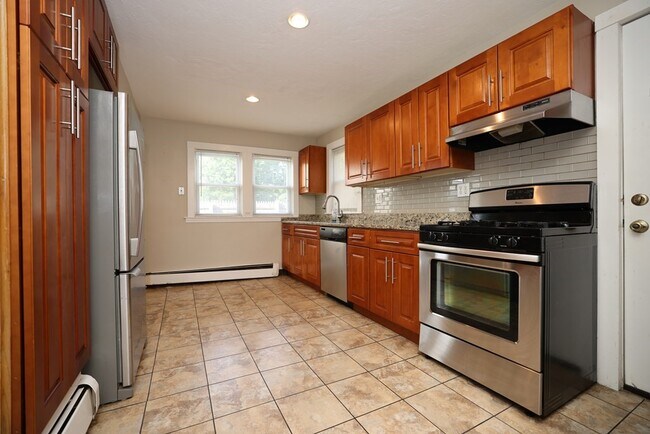 Foto del edificio - 1370 Pleasant St