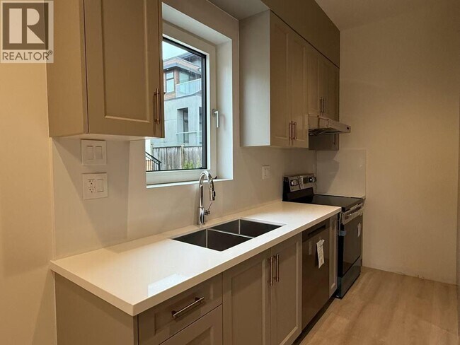 Photo du bâtiment - 1115 W 48th Ave