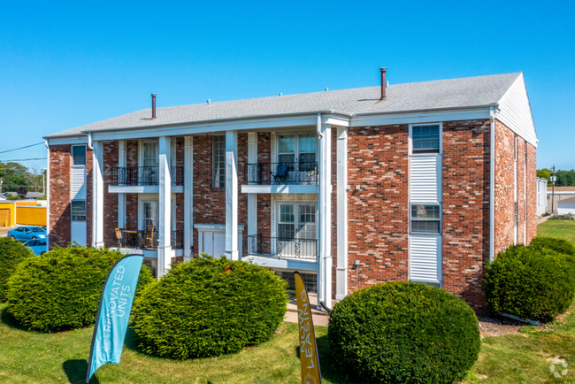 Building Photo - Avenues at East Moline