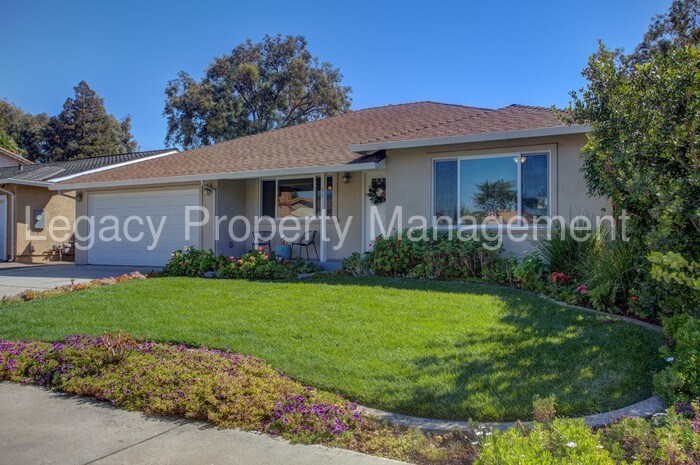 Primary Photo - Excellent 4 Bedroom 2 Bath Home!!!
