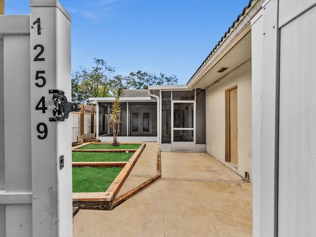 Building Photo - 12549 Woodmill Dr