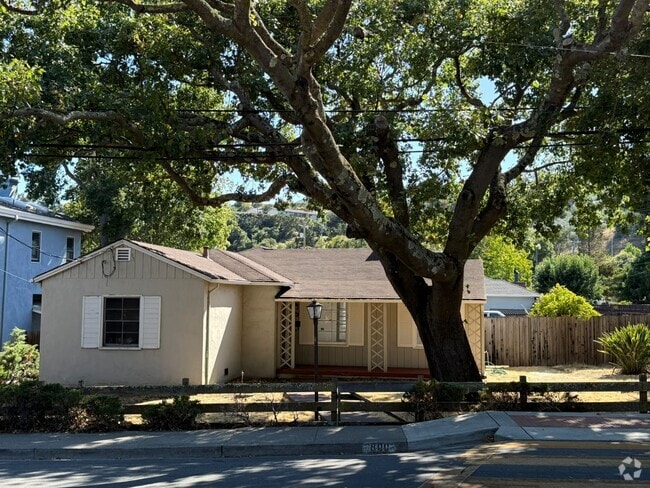 Building Photo - 800 Cordilleras Ave