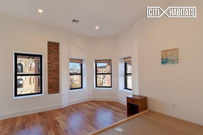 Foto del edificio - 505 Throop Ave