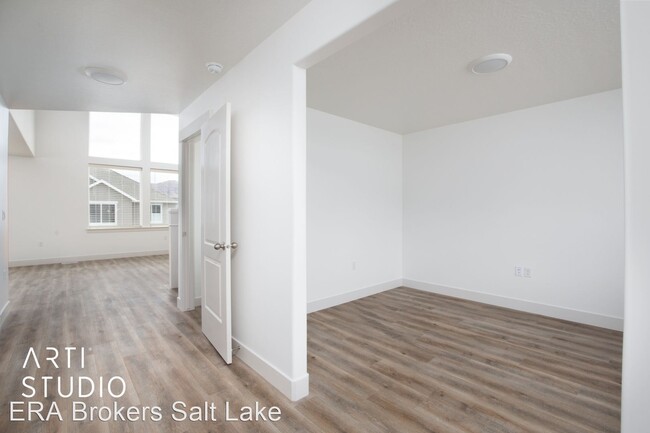 Building Photo - 6 br, 3.5 bath House - 4678 Eyrie Peak Ln.