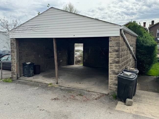 Photo - 2605 Walnut St Apartment