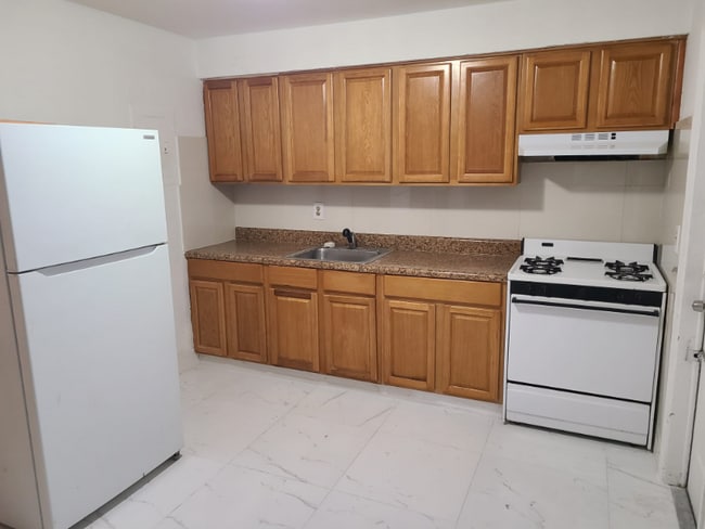 Photo - 375 E 8th St House