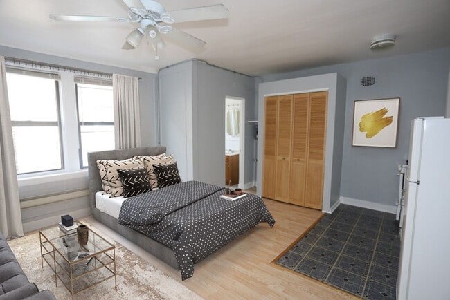 Interior Photo - 4735 N Beacon St