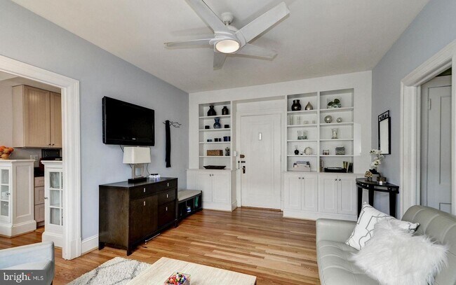 Foto del edificio - 2707 Adams Mill Rd NW