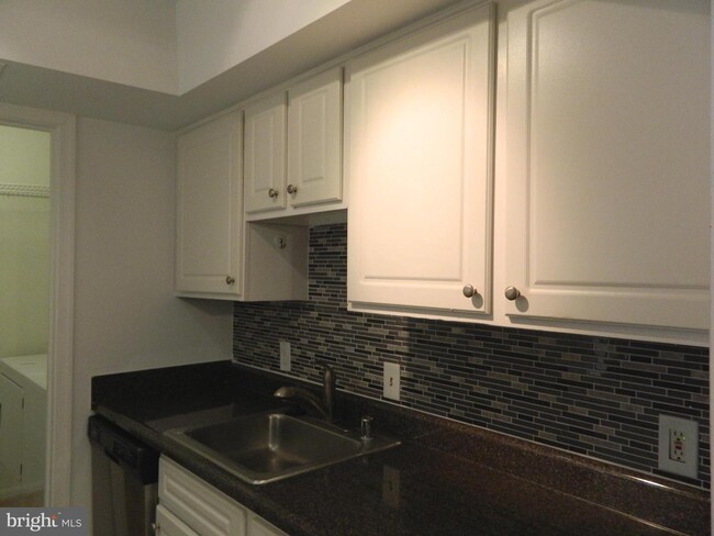 Building Photo - 18302 Streamside Dr