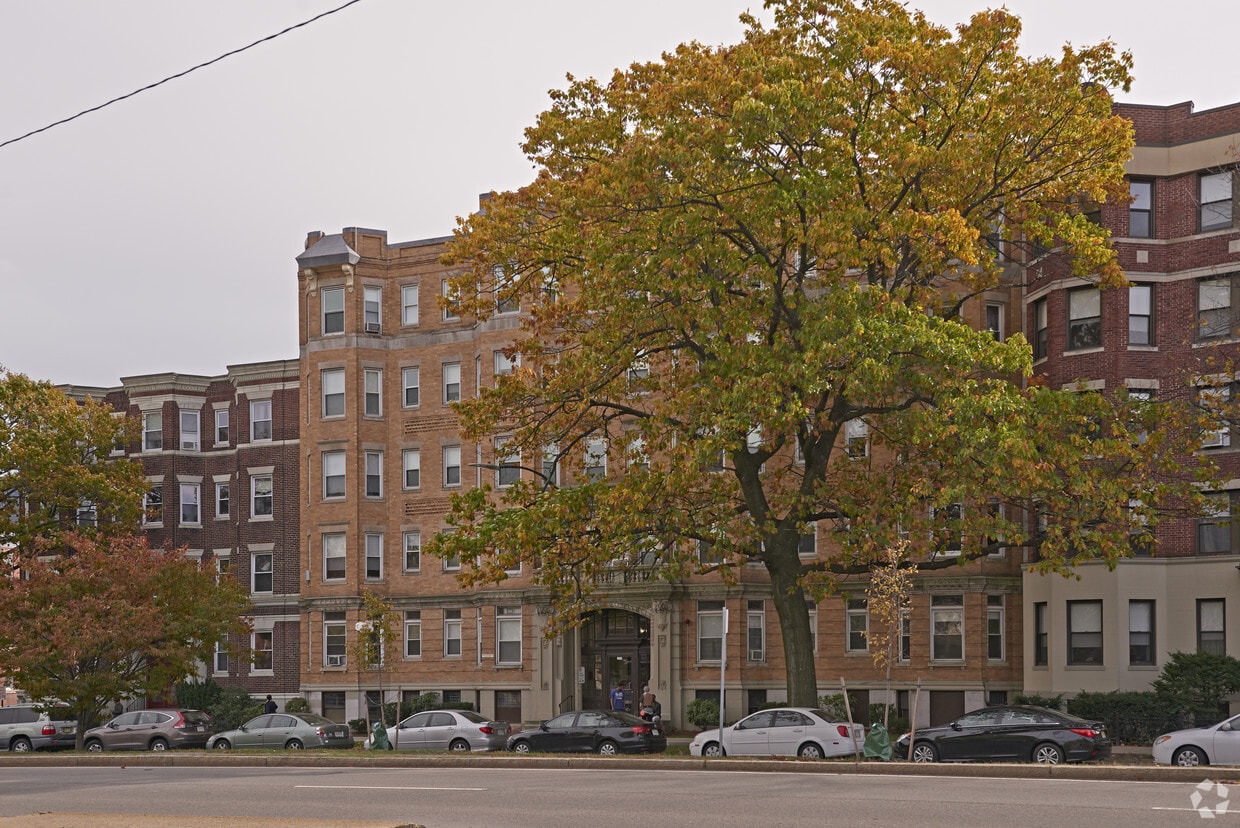 Building Photo - 1334 Commonwealth Ave